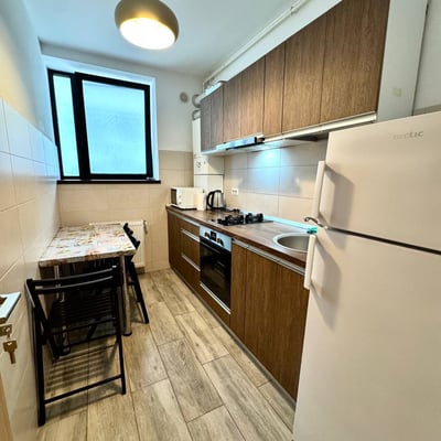 Alquiler de un acogedor apartamento de 2 habitaciones en el distrito de Chiajna, Bucarest, Rumanía